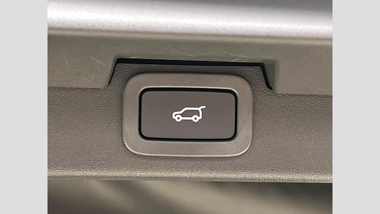 2017 認定中古車 Land Rover Discovery Indus Silver 3.0 litre V6 Supercharged Petrol HSE