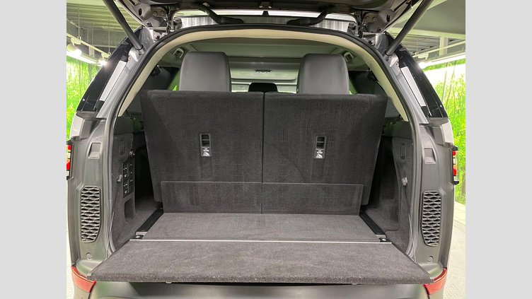 2017 認定中古車 Land Rover Discovery Indus Silver 3.0 litre V6 Supercharged Petrol HSE