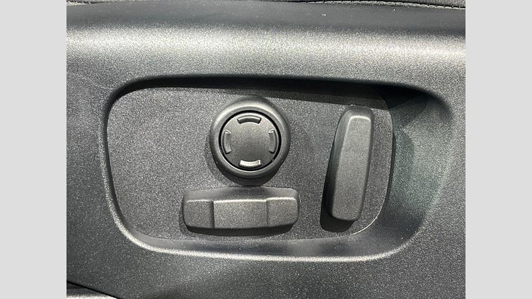 2017 認定中古車 Land Rover Discovery Indus Silver 3.0 litre V6 Supercharged Petrol HSE