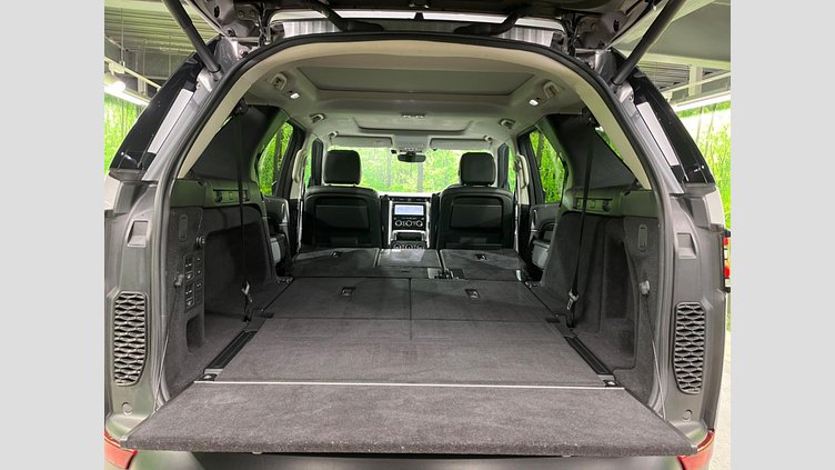 2017 認定中古車 Land Rover Discovery Indus Silver 3.0 litre V6 Supercharged Petrol HSE