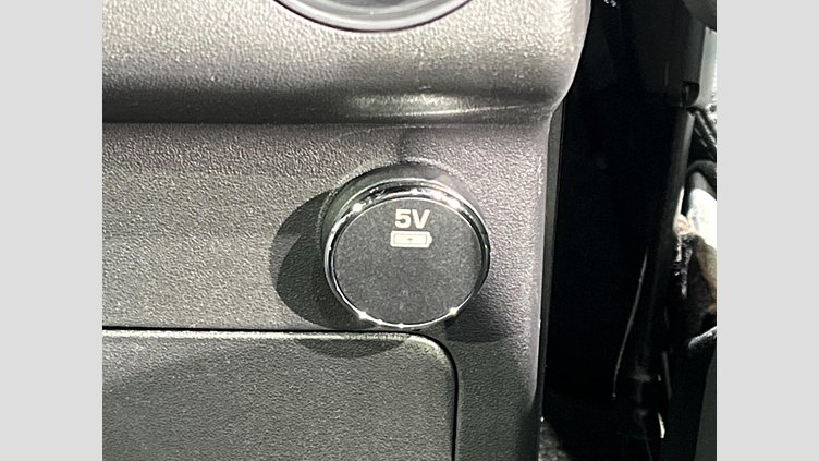 2017 認定中古車 Land Rover Discovery Indus Silver 3.0 litre V6 Supercharged Petrol HSE