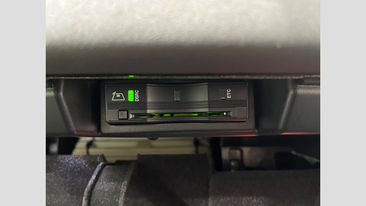 2017 認定中古車 Land Rover Discovery Indus Silver 3.0 litre V6 Supercharged Petrol HSE