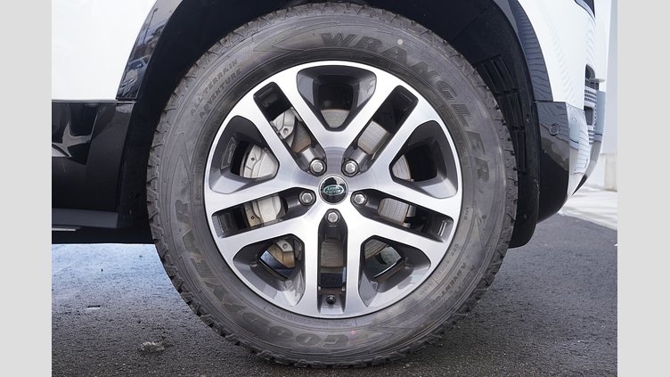 2024 認定中古車 Land Rover Defender 110 フジホワイト D350 ディーゼルマイルドハイブリッド X-Dynamic HSE