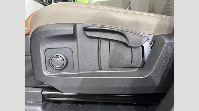 2023 認定中古車 Land Rover Defender 110 フジホワイト D300 AWD（AT） S