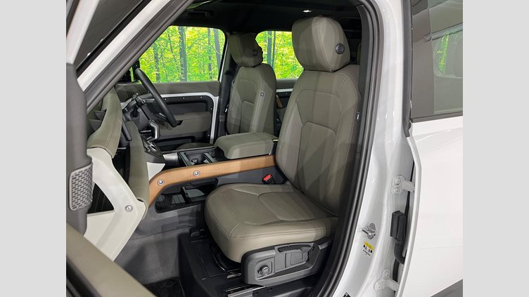 2023 認定中古車 Land Rover Defender 110 フジホワイト D300 AWD（AT） S