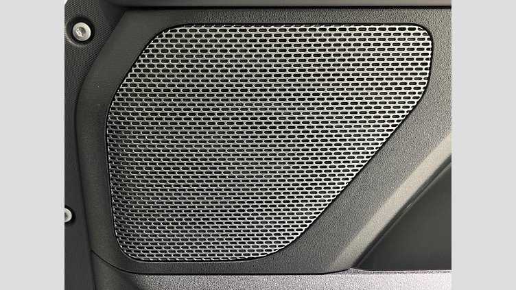 2023 認定中古車 Land Rover Defender 110 フジホワイト D300 AWD（AT） S