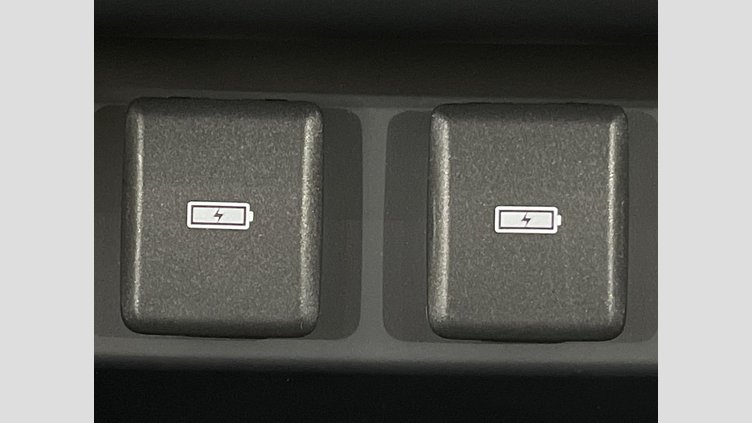 2023 認定中古車 Land Rover Defender 110 フジホワイト D300 AWD（AT） S