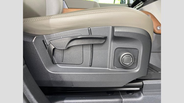 2023 認定中古車 Land Rover Defender 110 フジホワイト D300 AWD（AT） S