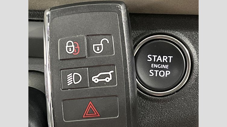 2023 認定中古車 Land Rover Defender 110 フジホワイト D300 AWD（AT） S