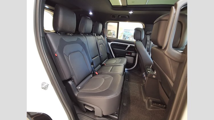 2024 認定中古車 Land Rover Defender 130 フジホワイト D300 AWD（AT） OUTBOUND