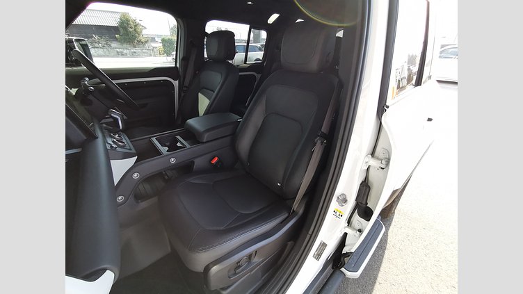 2023 認定中古車 Land Rover Defender 110 フジホワイト D300 AWD（AT） X-DYNAMIC HSE