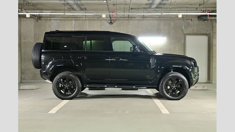 2023 認定中古車 Land Rover Defender 110 サントリーニブラック D300 AWD（AT） X-DYNAMIC SE