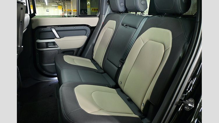 2023 認定中古車 Land Rover Defender 110 サントリーニブラック D300 AWD（AT） X-DYNAMIC SE