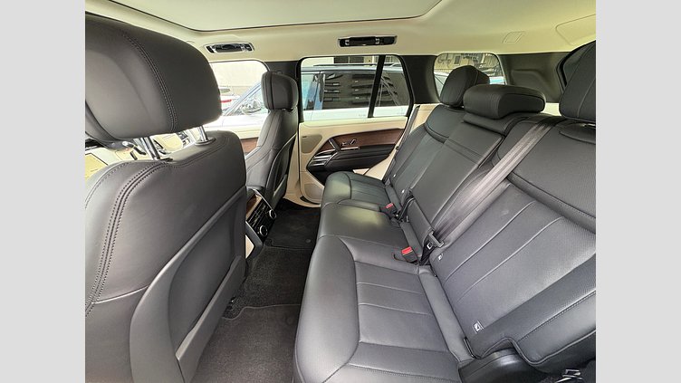 2024 認定中古車 Land Rover Range Rover オストゥーニパールホワイト D300 AWD MHEV（AT） スタンダードホイールベース SE