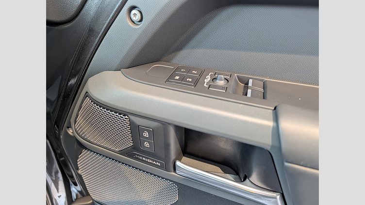 2024 認定中古車 Land Rover Defender 90 カルパチアングレイ D300 AWD（AT） X-DYNAMIC HSE