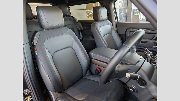 2024 認定中古車 Land Rover Defender 90 カルパチアングレイ D300 AWD（AT） X-DYNAMIC HSE