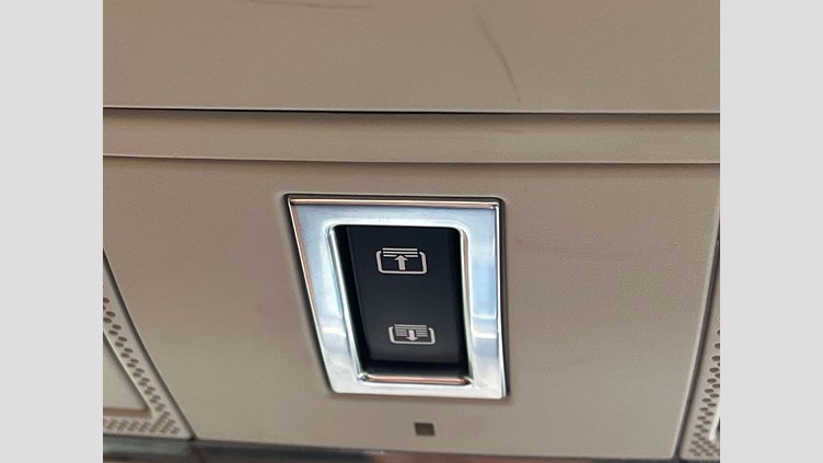 2018 認定中古車 Jaguar E-Pace サントリーニブラック P200 オートマチック全輪駆動 HSE