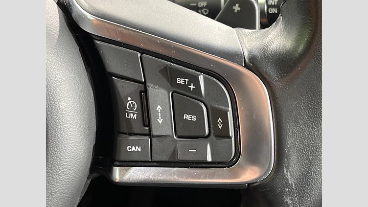 2018 認定中古車 Jaguar E-Pace サントリーニブラック P200 オートマチック全輪駆動 HSE