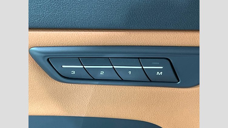 2018 認定中古車 Jaguar E-Pace サントリーニブラック P200 オートマチック全輪駆動 HSE