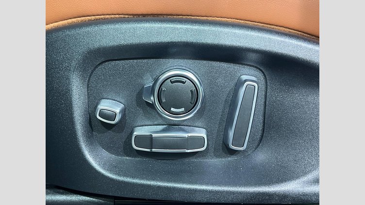 2018 認定中古車 Jaguar E-Pace サントリーニブラック P200 オートマチック全輪駆動 HSE