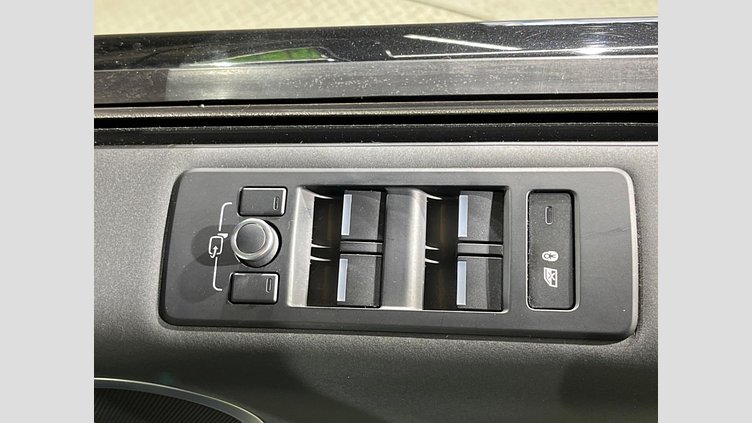 2018 認定中古車 Land Rover Discovery Santorini Black 3.0 V6 Dsl Mono Turbo Std Flow HSE