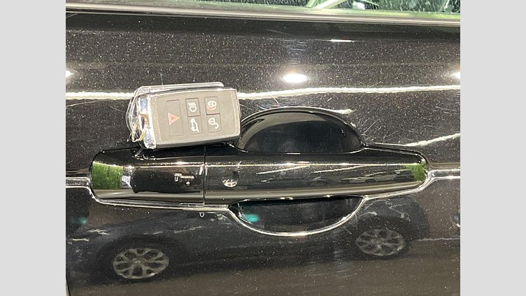 2018 認定中古車 Land Rover Discovery Santorini Black 3.0 V6 Dsl Mono Turbo Std Flow HSE