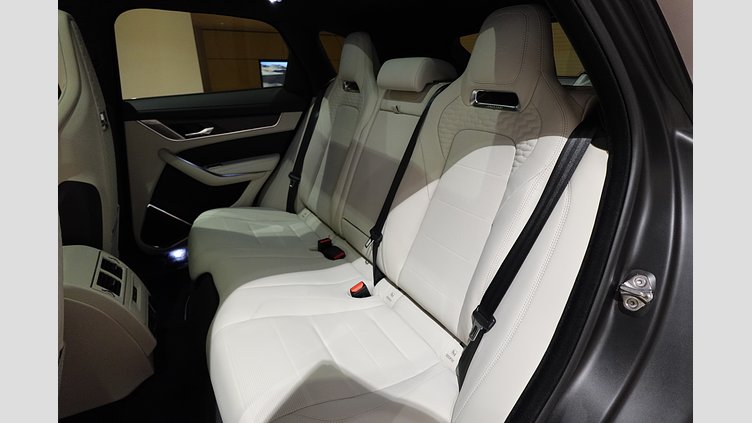 2023 認定中古車 Jaguar F-Pace ウルトラブルー P550 AWD（オートマチック） SVR