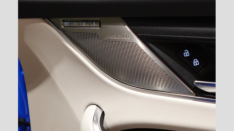 2023 認定中古車 Jaguar F-Pace ウルトラブルー P550 AWD（オートマチック） SVR