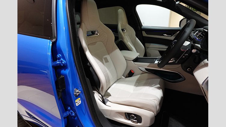 2023 認定中古車 Jaguar F-Pace ウルトラブルー P550 AWD（オートマチック） SVR