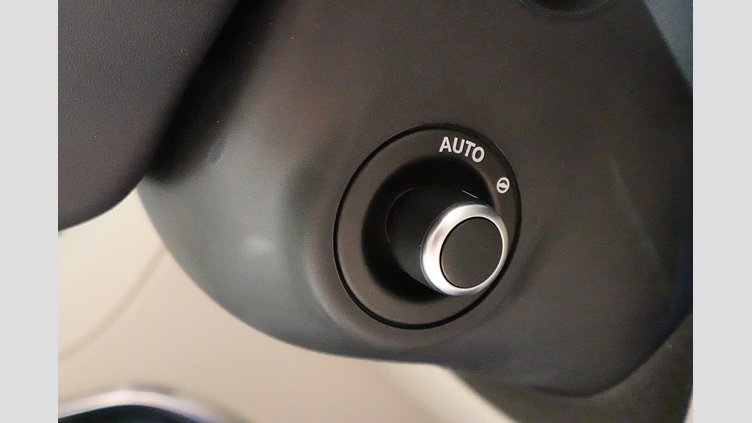 2023 認定中古車 Jaguar F-Pace ウルトラブルー P550 AWD（オートマチック） SVR