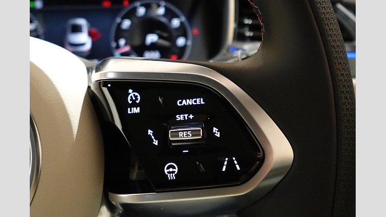 2023 認定中古車 Jaguar F-Pace ウルトラブルー P550 AWD（オートマチック） SVR