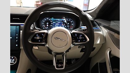 F-Pace 29