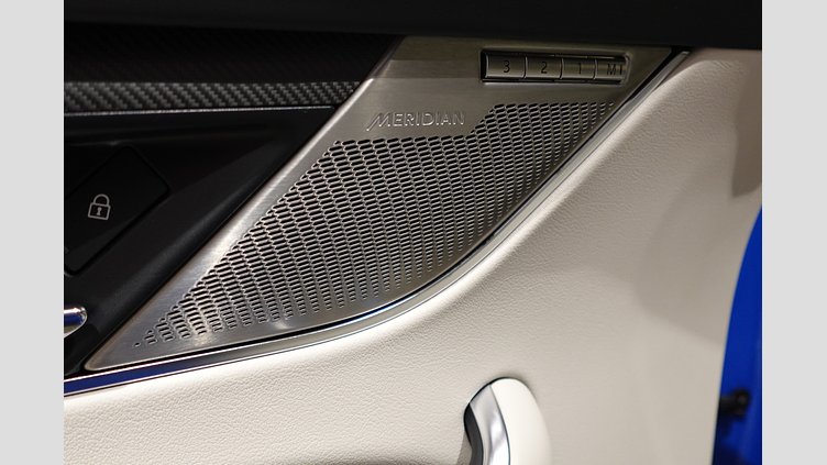 2023 認定中古車 Jaguar F-Pace ウルトラブルー P550 AWD（オートマチック） SVR