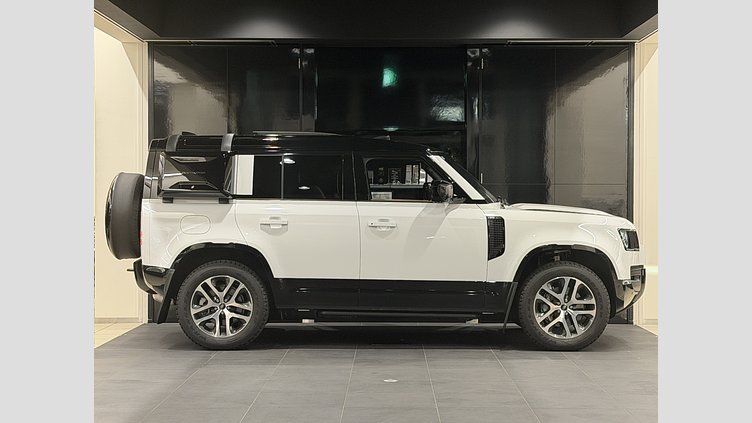 2025 認定中古車 Land Rover Defender 110 フジホワイト D350 ディーゼルマイルドハイブリッド X-Dynamic HSE