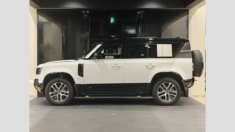 2025 認定中古車 Land Rover Defender 110 フジホワイト D350 ディーゼルマイルドハイブリッド X-Dynamic HSE
