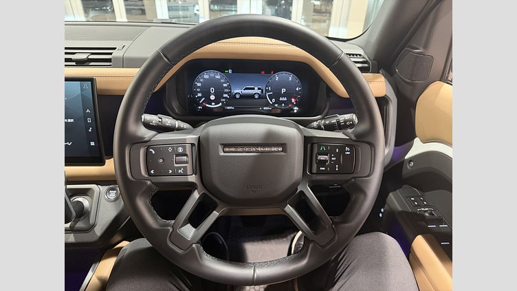 2025 認定中古車 Land Rover Defender 110 フジホワイト D350 ディーゼルマイルドハイブリッド X-Dynamic HSE