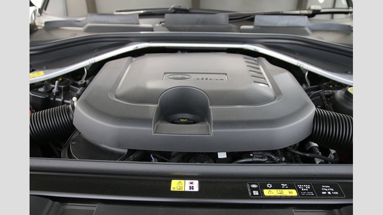 2023 認定中古車 Land Rover Range Rover Sport カルパチアングレイ 3.0リッター6気筒300PSターボチャージドディーゼルMHEV（オートマチック） DYNAMIC SE