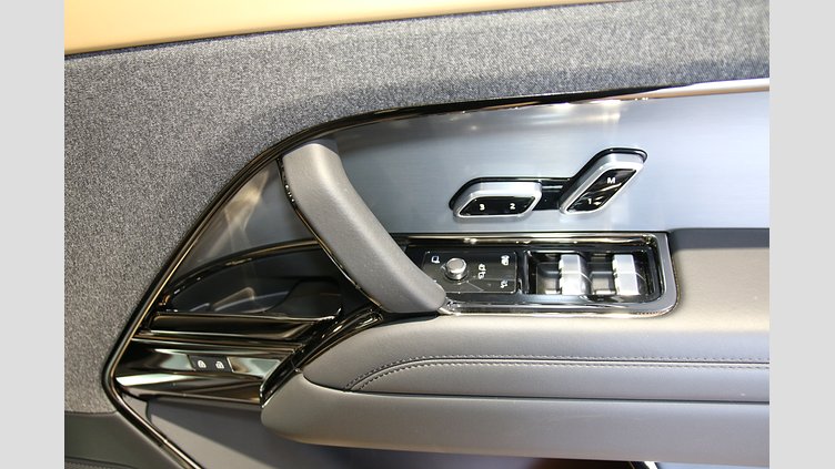 2023 認定中古車 Land Rover Range Rover Sport カルパチアングレイ 3.0リッター6気筒300PSターボチャージドディーゼルMHEV（オートマチック） DYNAMIC SE