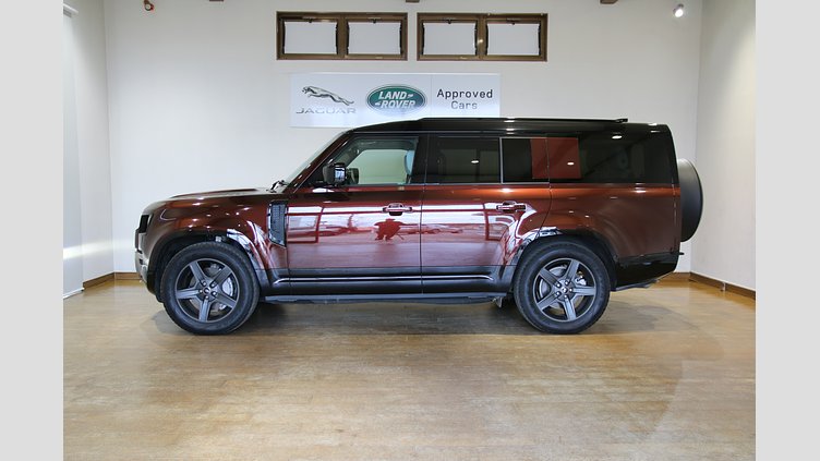2024 認定中古車 Land Rover Defender 130 セドナレッド D350 ディーゼルマイルドハイブリッド X-Dynamic SE
