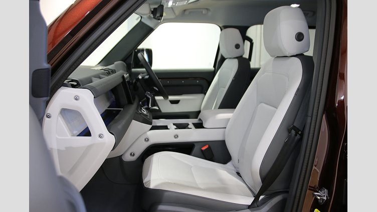 2024 認定中古車 Land Rover Defender 130 セドナレッド D350 ディーゼルマイルドハイブリッド X-Dynamic SE