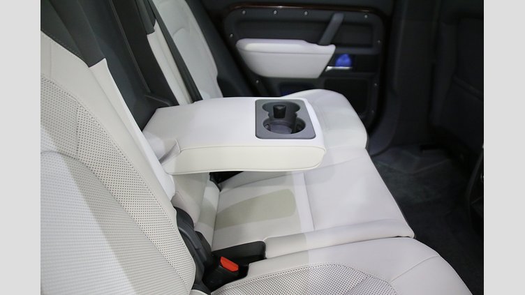 2024 認定中古車 Land Rover Defender 130 セドナレッド D350 ディーゼルマイルドハイブリッド X-Dynamic SE