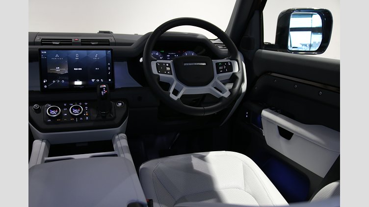 2024 認定中古車 Land Rover Defender 130 セドナレッド D350 ディーゼルマイルドハイブリッド X-Dynamic SE