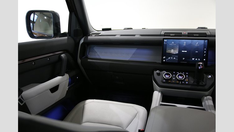 2024 認定中古車 Land Rover Defender 130 セドナレッド D350 ディーゼルマイルドハイブリッド X-Dynamic SE