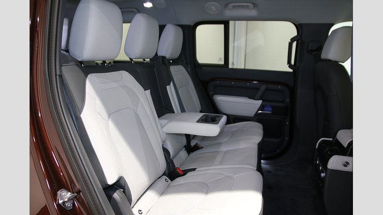 2024 認定中古車 Land Rover Defender 130 セドナレッド D350 ディーゼルマイルドハイブリッド X-Dynamic SE