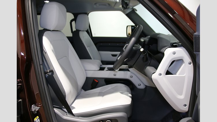 2024 認定中古車 Land Rover Defender 130 セドナレッド D350 ディーゼルマイルドハイブリッド X-Dynamic SE