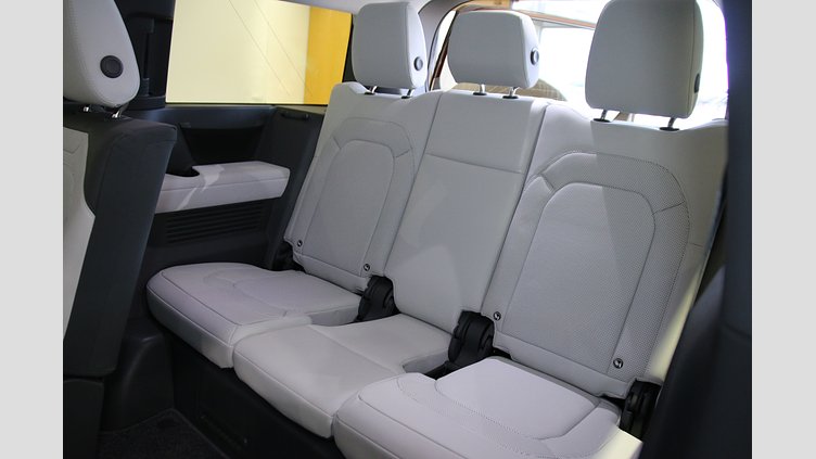 2024 認定中古車 Land Rover Defender 130 セドナレッド D350 ディーゼルマイルドハイブリッド X-Dynamic SE