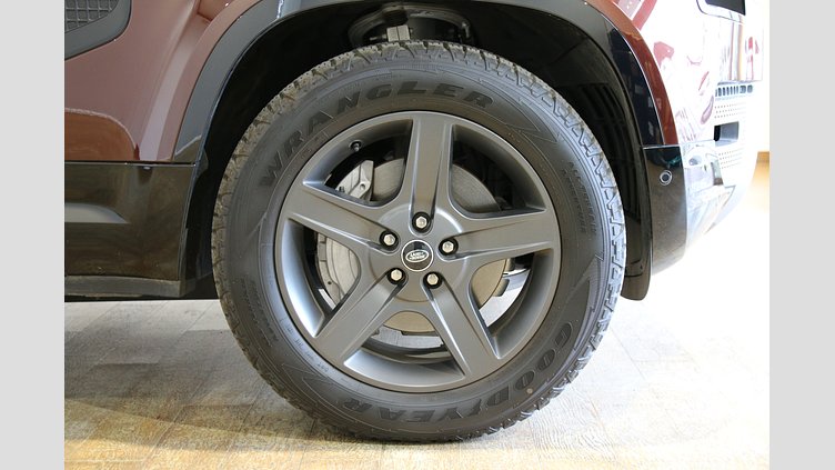 2024 認定中古車 Land Rover Defender 130 セドナレッド D350 ディーゼルマイルドハイブリッド X-Dynamic SE