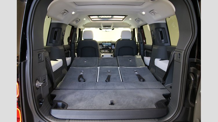 2024 認定中古車 Land Rover Defender 130 セドナレッド D350 ディーゼルマイルドハイブリッド X-Dynamic SE