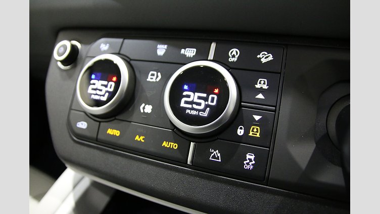 2024 認定中古車 Land Rover Defender 130 セドナレッド D350 ディーゼルマイルドハイブリッド X-Dynamic SE