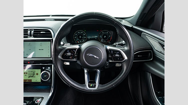 2021 認定中古車 Jaguar XE サントリーニブラック D200 AWD（オートマチック）MHEV R-DYNAMIC S　D200　AWD